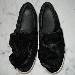 SOLD .. J Slides - sz 6